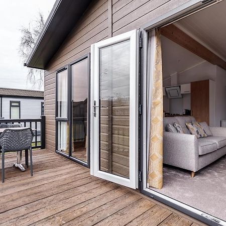 Roydon Marina Village Lodges Exterior foto