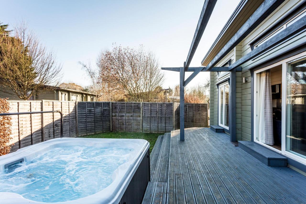 Roydon Marina Village Lodges Exterior foto