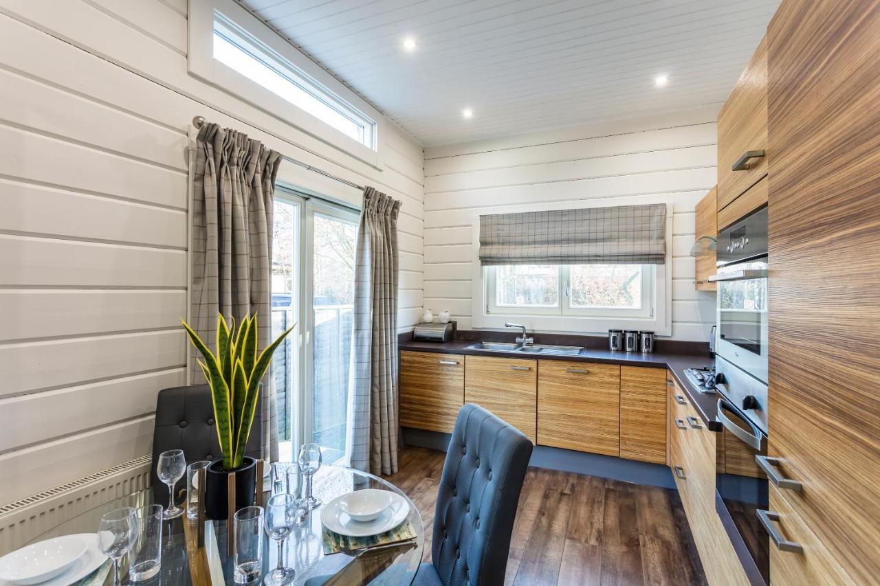 Roydon Marina Village Lodges Exterior foto